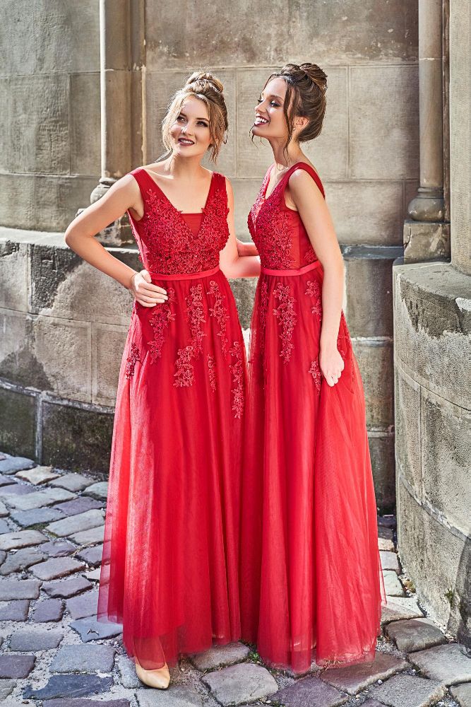 Czerwona sukienka na wesele