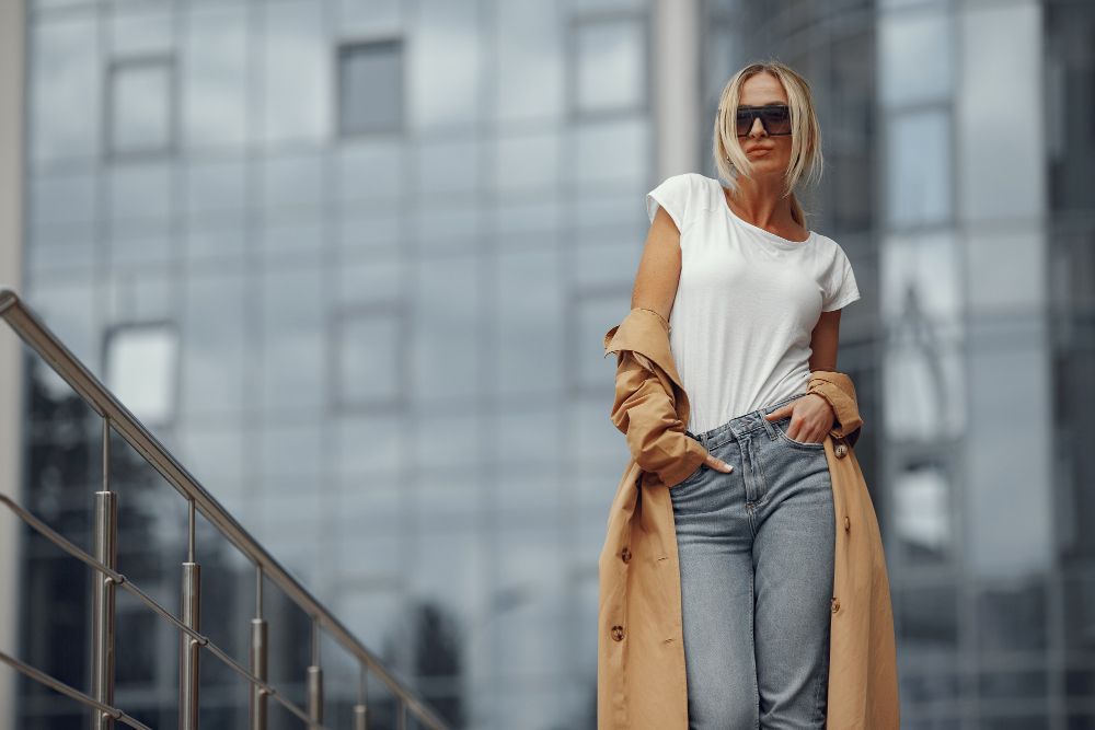 Co pasuje do szarych spodni damskich