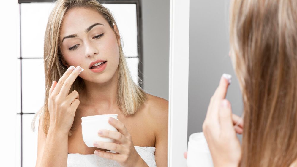 Jak prawidłowo nakładać krem pod oczy