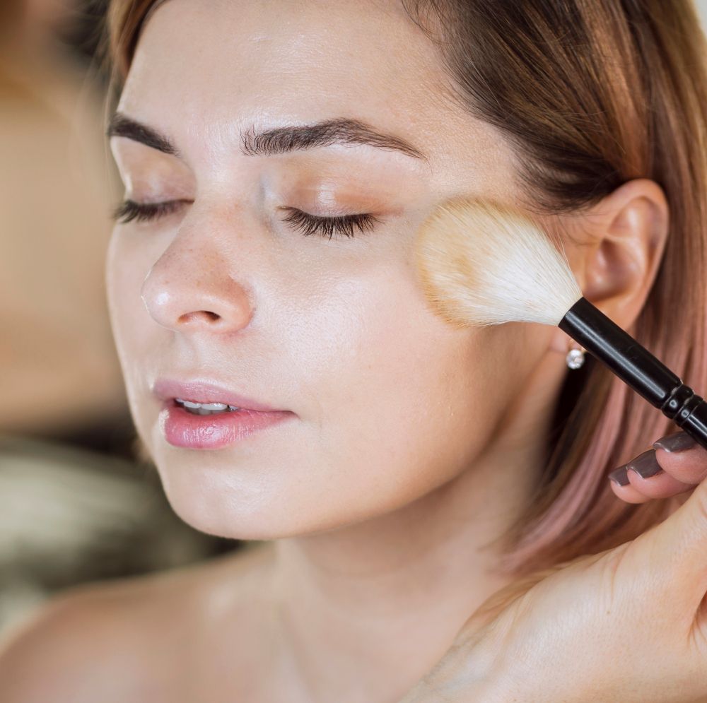 Puder półtransparentny do twarzy