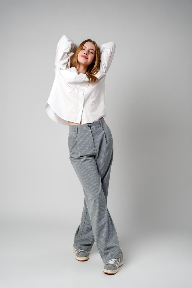 Szare spodnie damskie co pasuje do nich