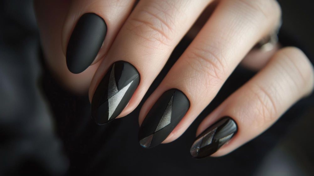 Czarne paznokcie z wzorami