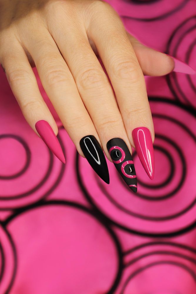 Paznokcie czarno różowe