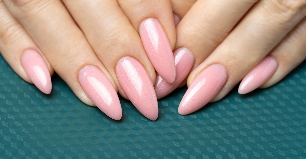 Paznokcie hybrydowe różowe