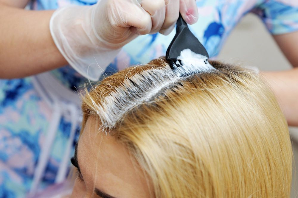 Farbowanie żółtych włosów