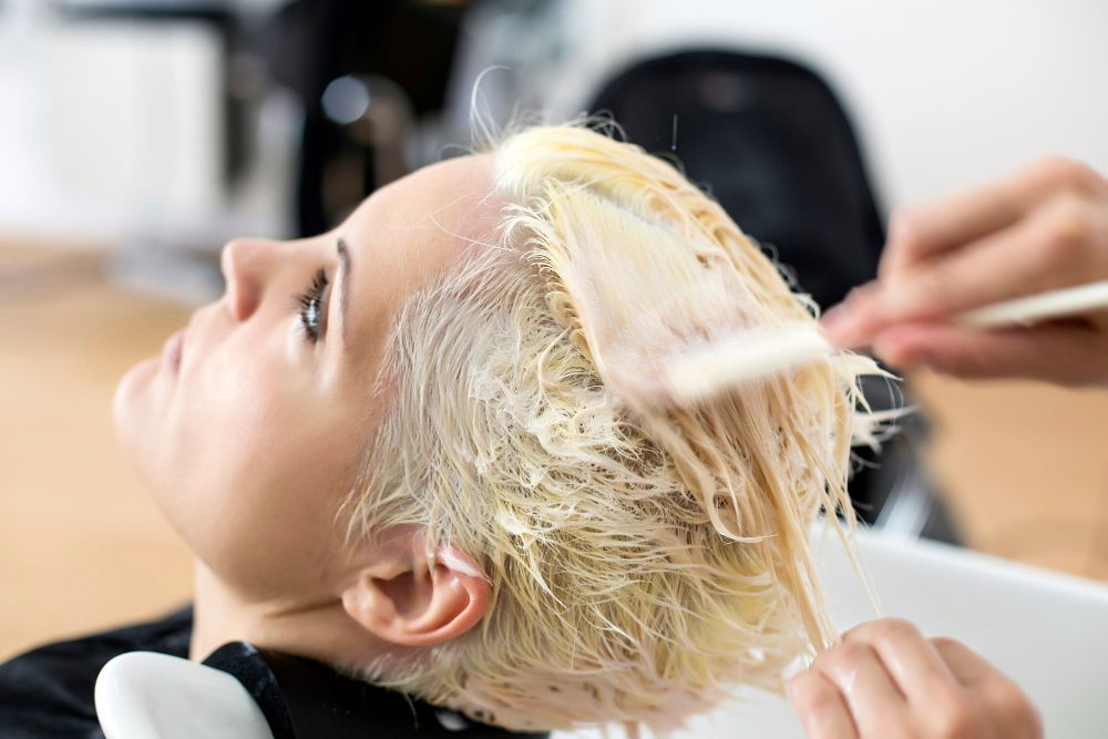 Jaka farba pokryje żółte włosy