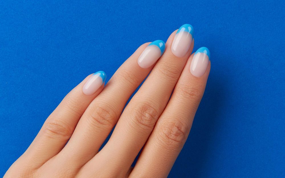 Paznokcie niebieski french