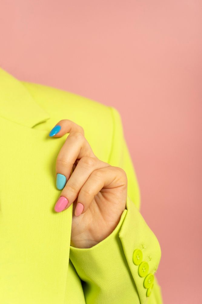 Paznokcie na lato kolory