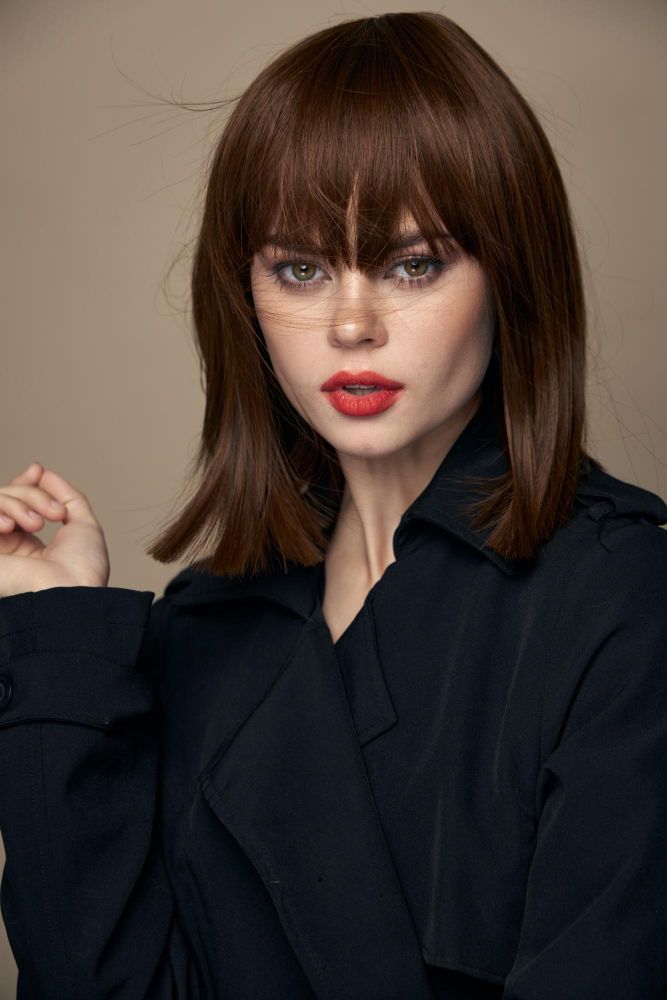 Fryzura z grzywka na boki