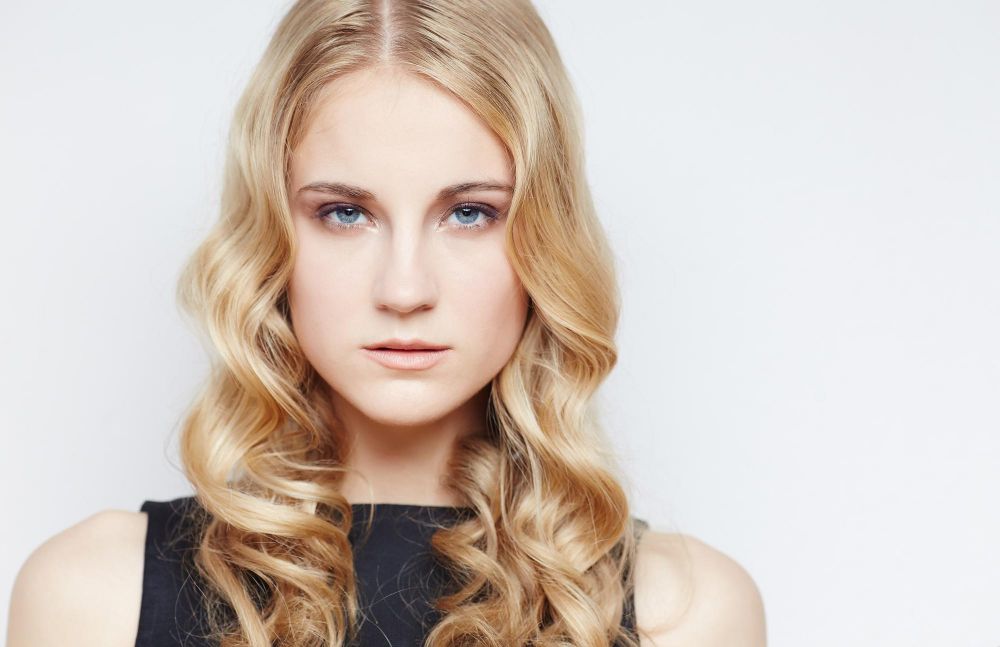 Jak zrobić delikatne fale na włosach