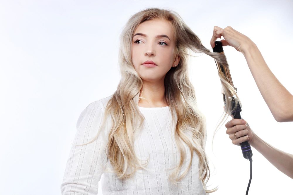 Jak zrobić lekkie fale na włosach